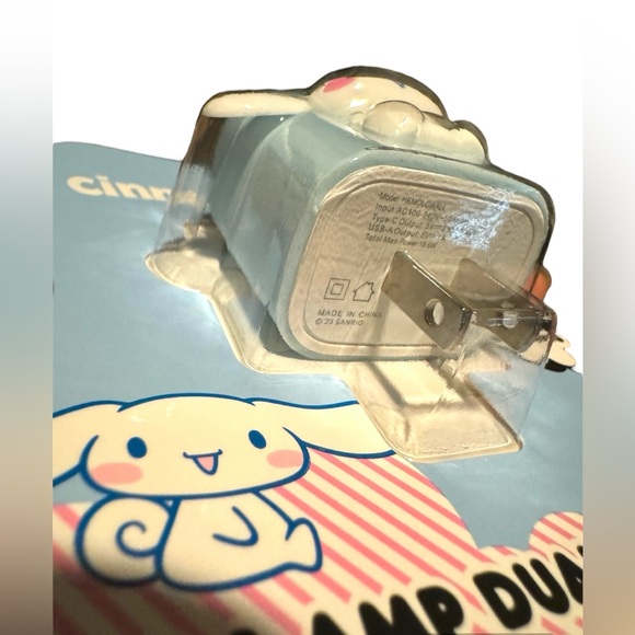 🐶 New! Cinnamaroll USB-A & USB-C Wall Charger - Picture 6 of 6